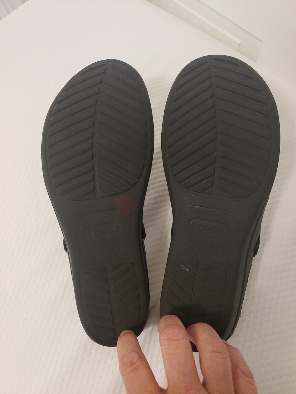 CROCS Black Sanrah Silvertone Hammered Circle Embellishments Slide Sandals Sz 9 - Picture 8 of 12